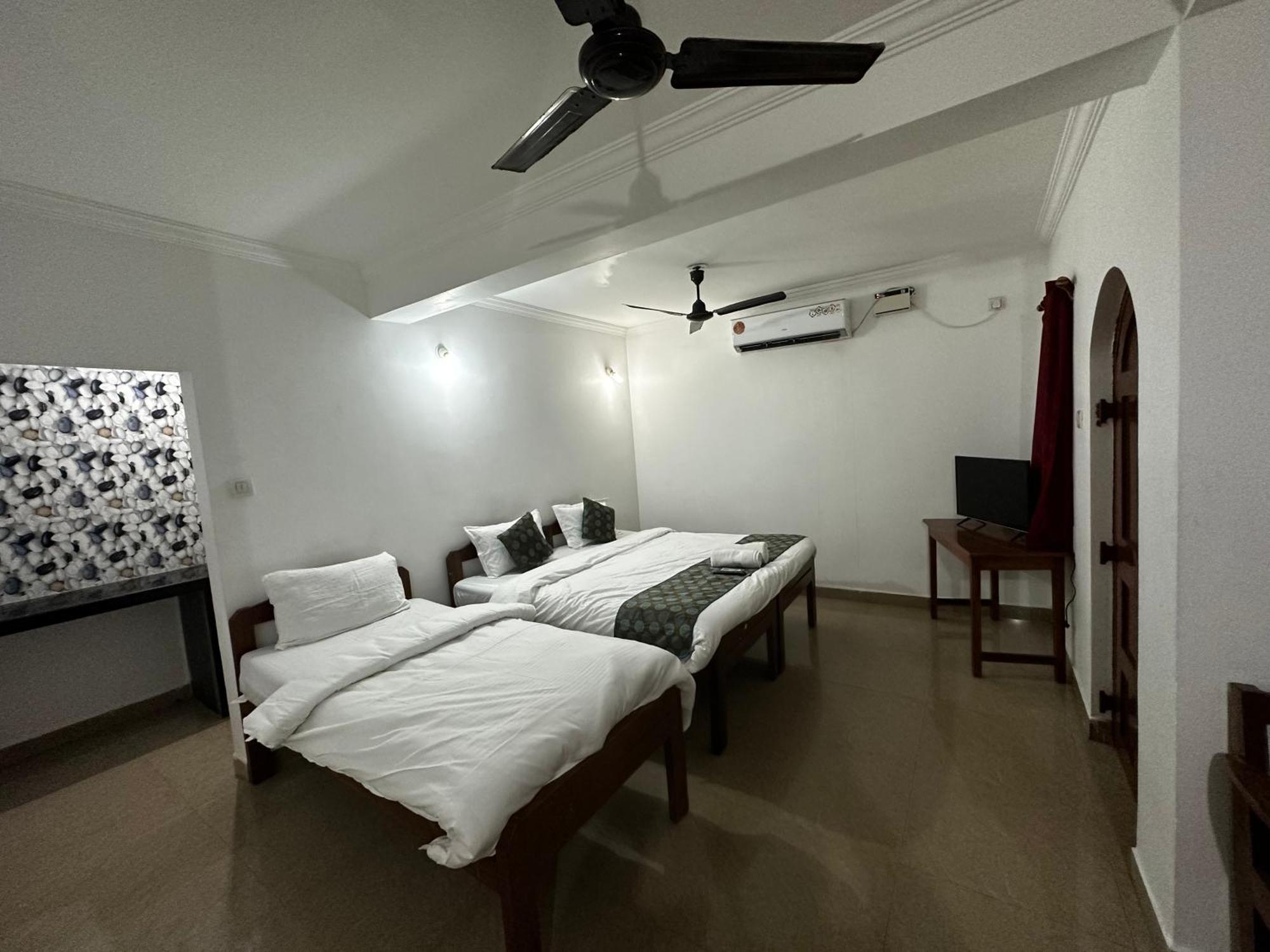 Baga Seafinity Hotel Buitenkant foto